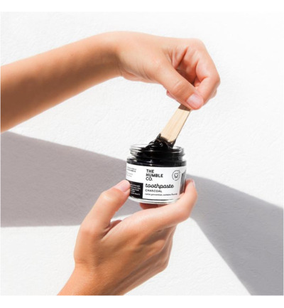 The Humble Co. Tandpasta potje charcoal (50 ml)