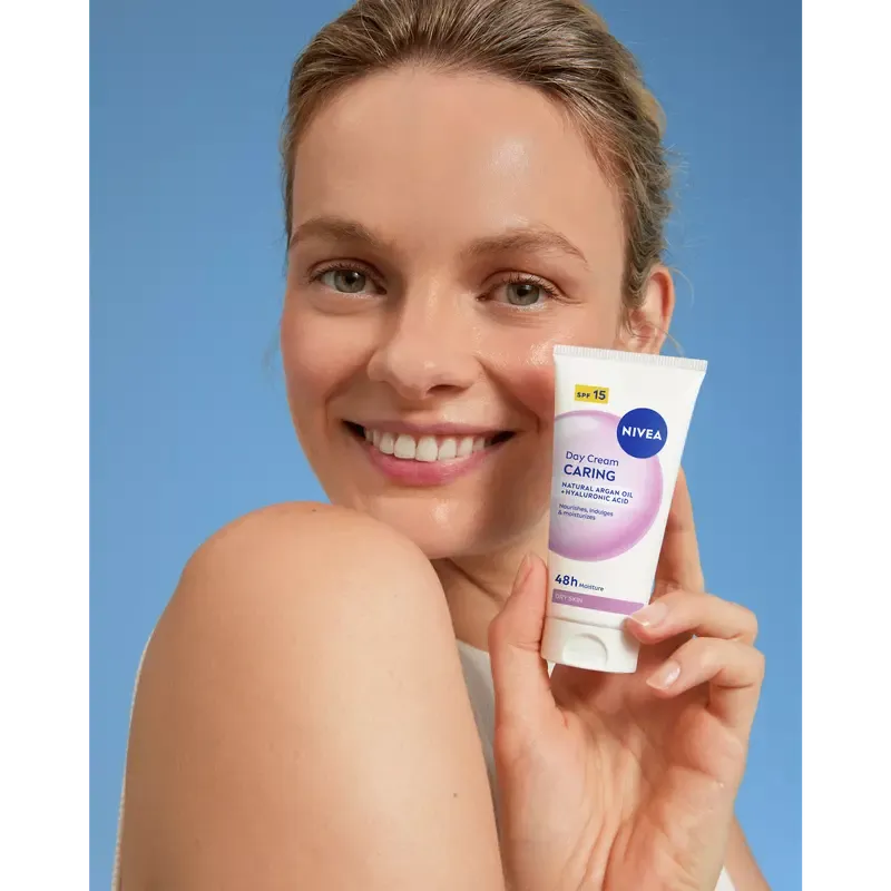 Nivea Voedende Dagcrème Droge Huid SPF15 (50 ml) - image 4